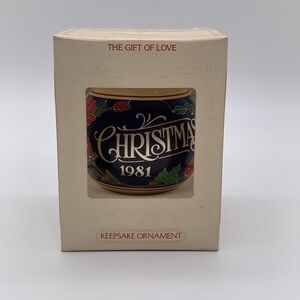 Hallmark “The Gift Of Love” 1981 Vintage Keepsake Glass Ornament #QX705-5 USA